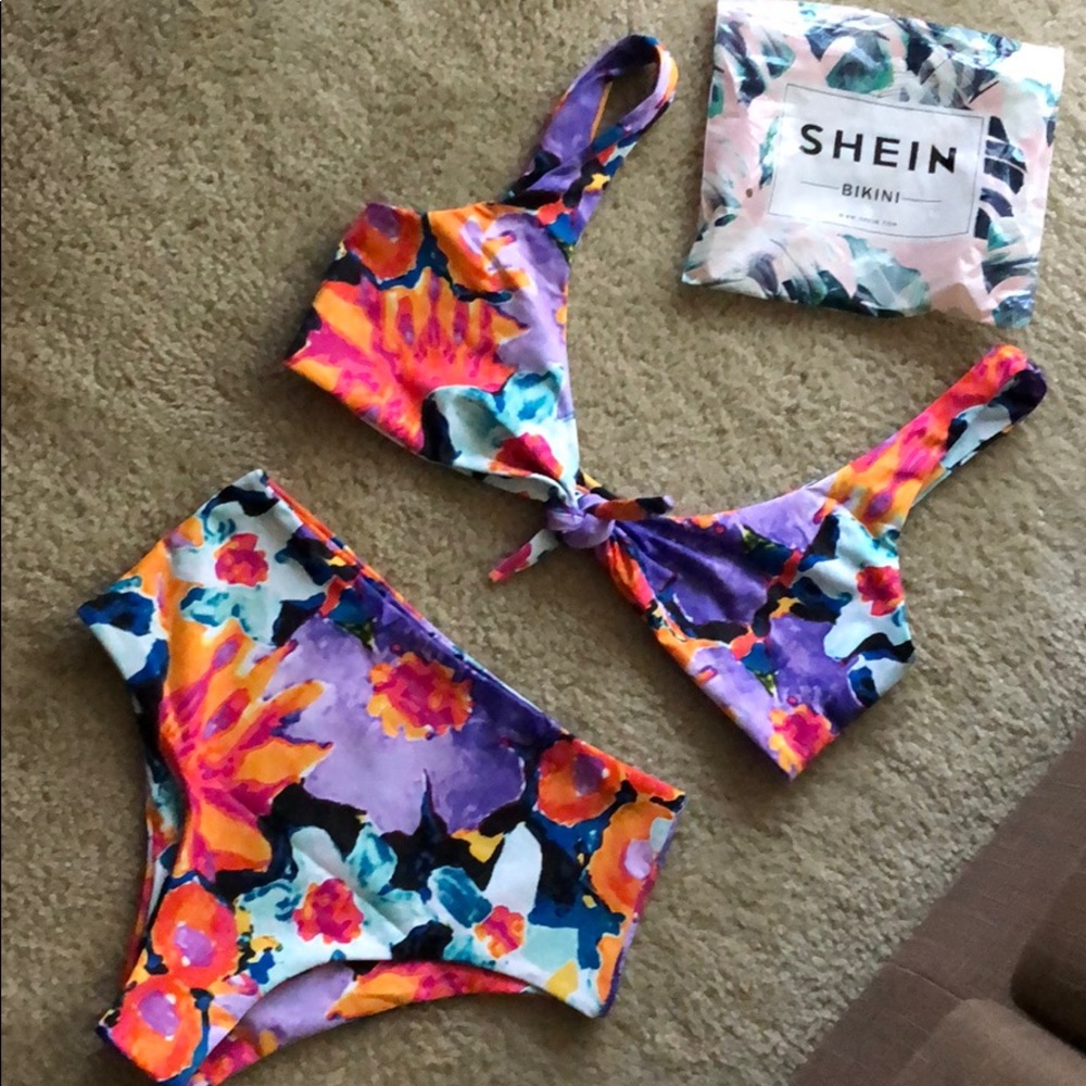 Never worn colorful bikini